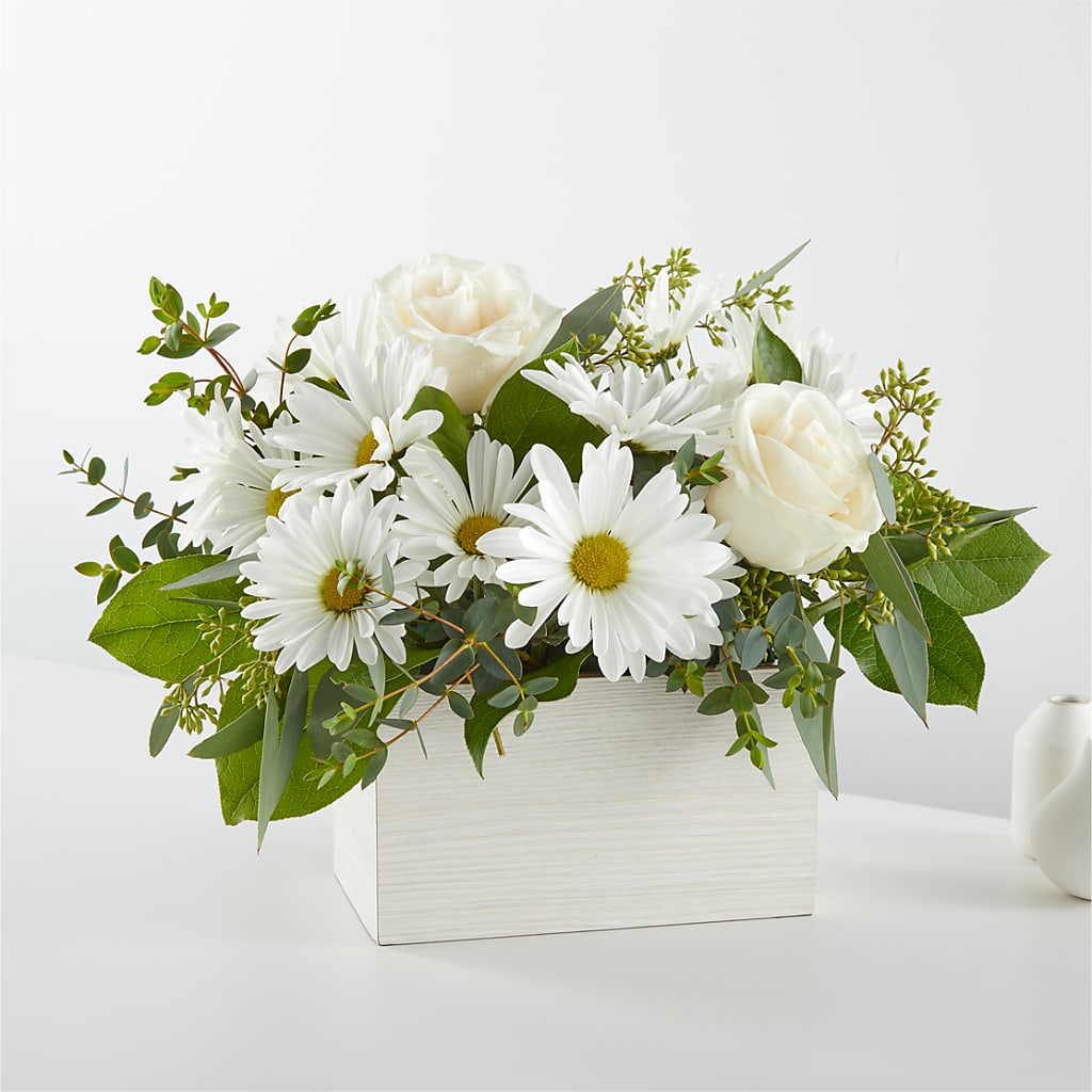 Fresh Linen Box Bouquet – Naugatuck Florist, Naugatuck CT