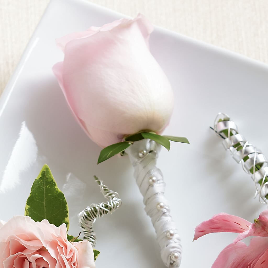 Pink Rose Boutonniere – Naugatuck Florist, Naugatuck CT