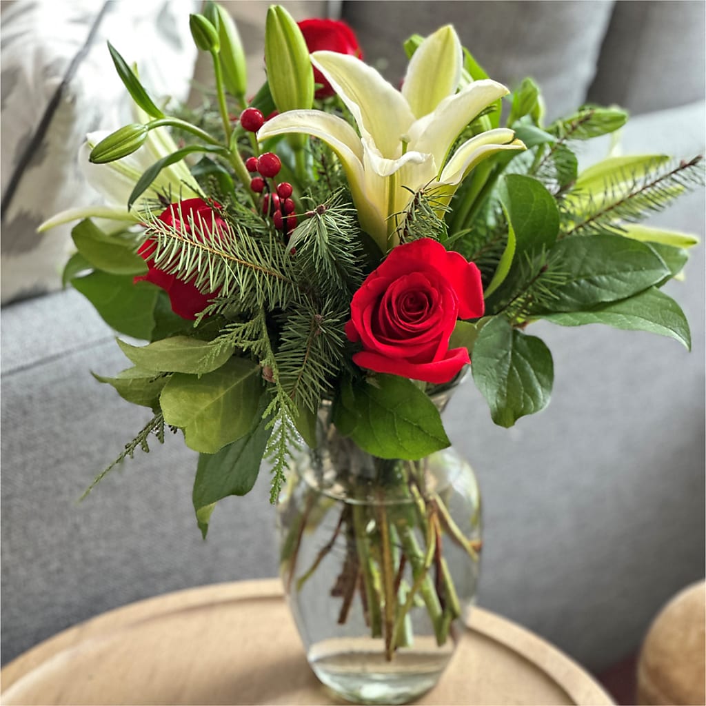 Sparkling Snowflakes Bouquet –  Naugatuck Florist, Naugatuck CT