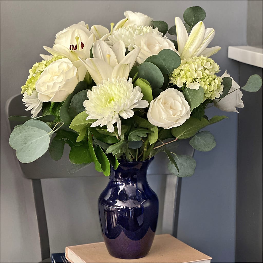 Snowy Dreams Bouquet –  Naugatuck Florist, Naugatuck CT