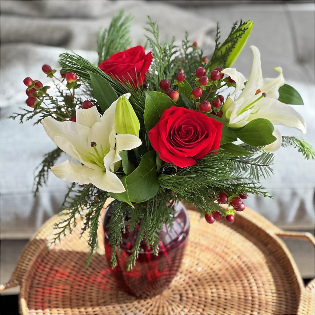 Evergreen Delight Bouquet –  Naugatuck Florist, Naugatuck CT